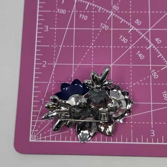 NWT SIMPLY VERA VERA WANG SILVER BLUE PINK FLORAL BROOCH FASHION JEWELRY WOMEN - Picture 10 of 10